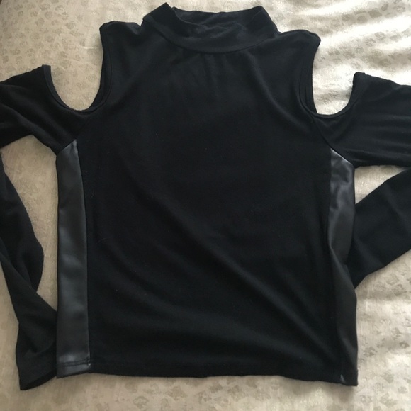 Open Shoulder Long Sleeve - Picture 4 of 7